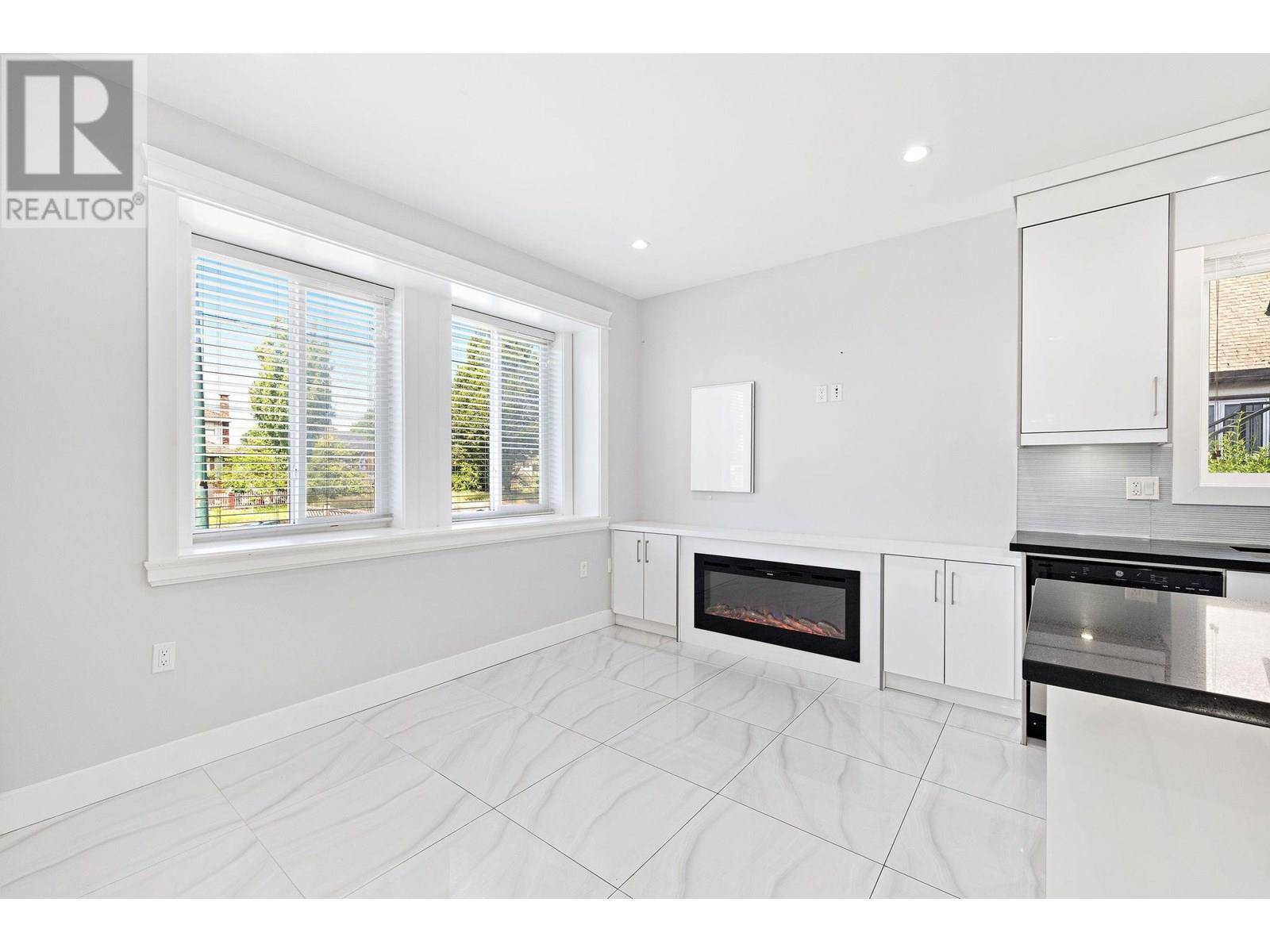 Vancouver, BC V5R2W4,2430 41 AVE #1