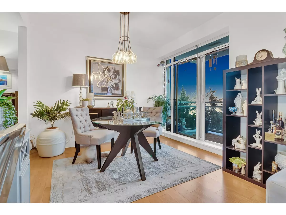 White Rock, BC V4B0A3,15152 RUSSELL #1203