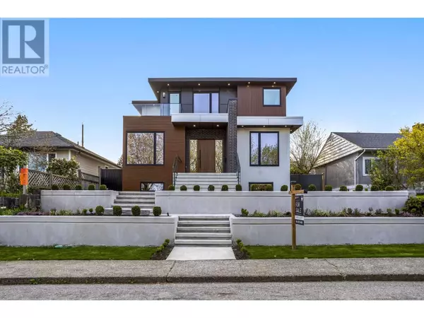 827 CHESTNUT STREET, New Westminster, BC V3L4N3