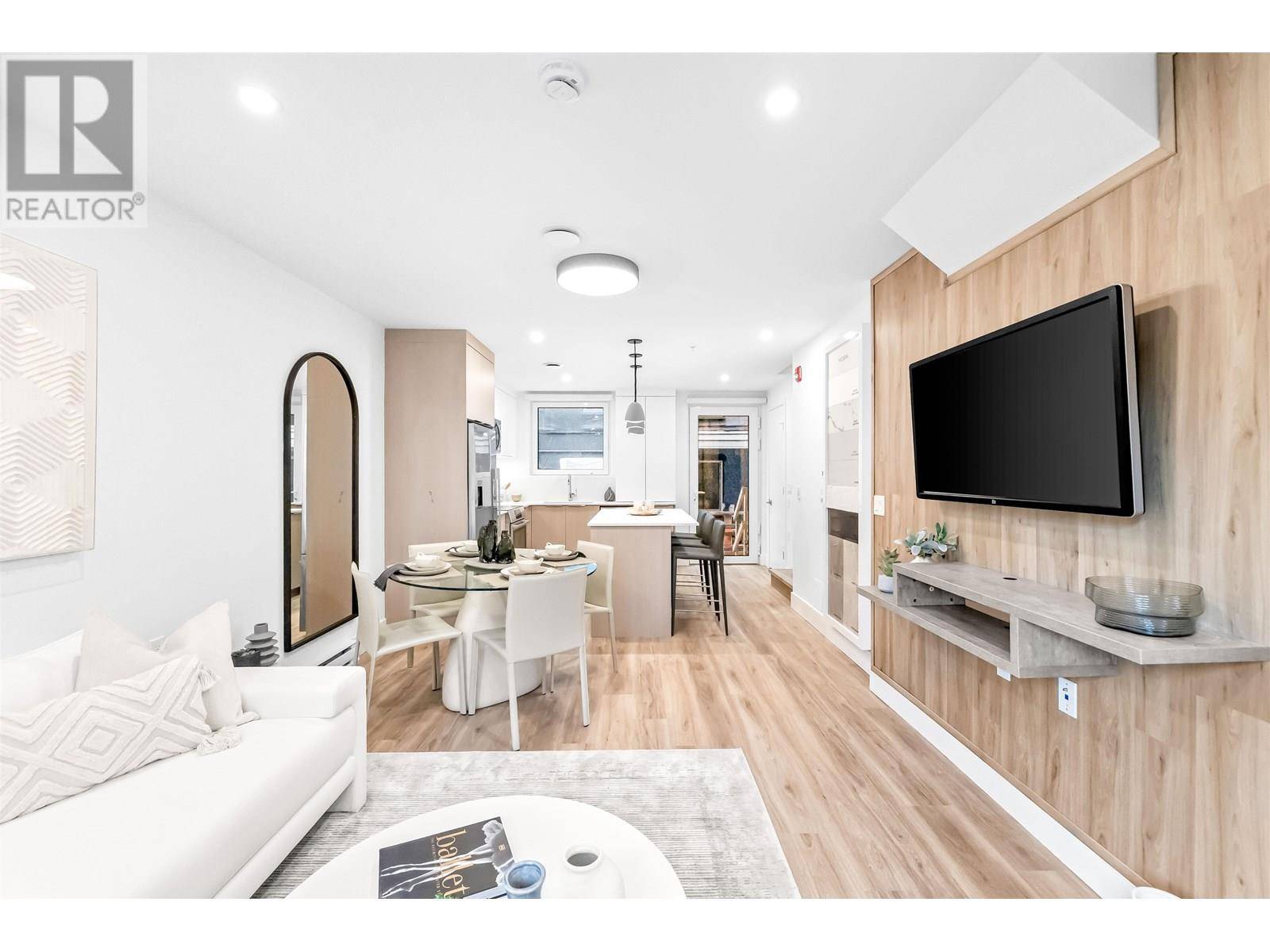 Vancouver, BC V5N1B6,2250 East 1ST AVE #131