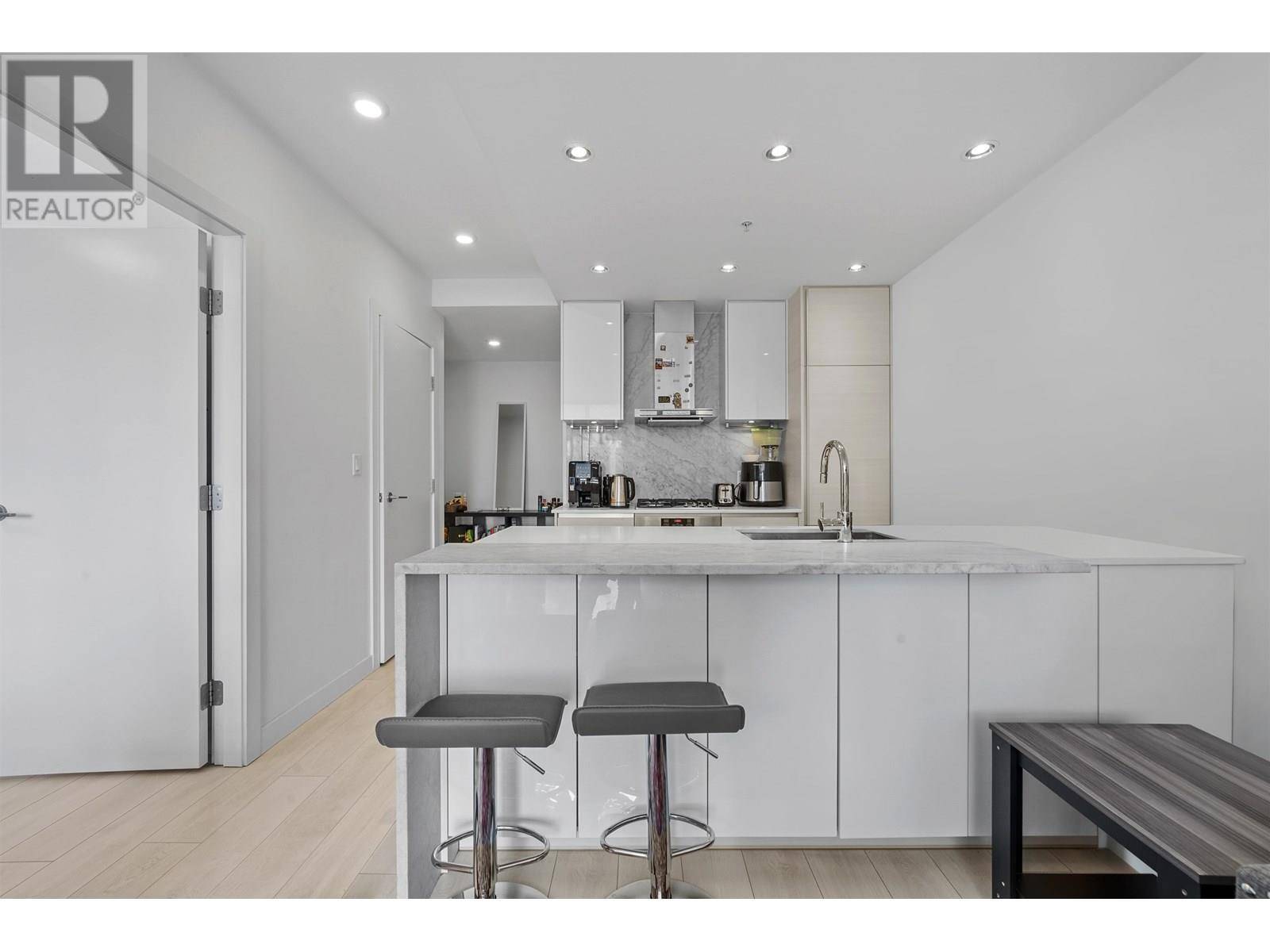 6098 STATION ST #1501, Burnaby, BC V5H0H4