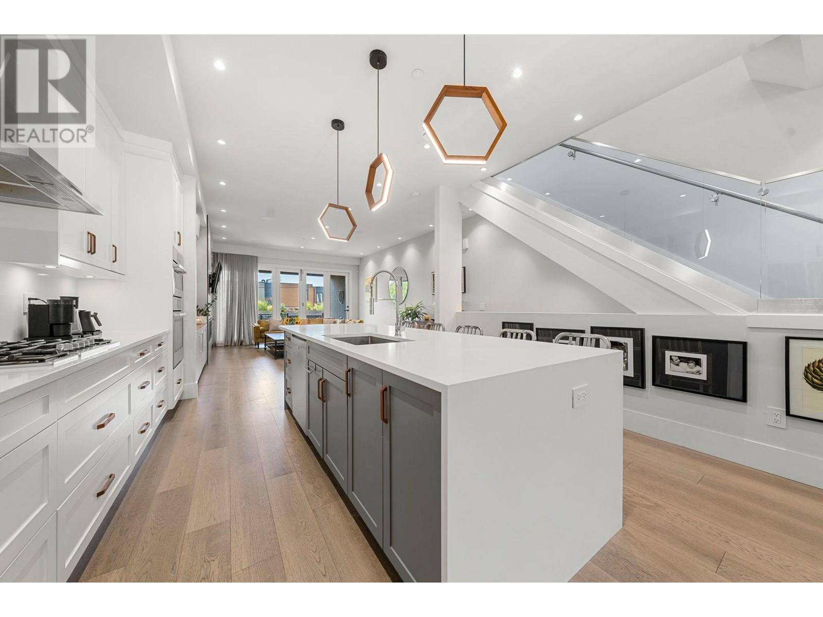 North Vancouver, BC V7L1J9,629 E 4TH STREET