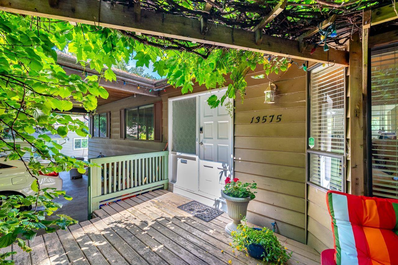Surrey, BC V3R6V6,13575 CRESTVIEW DRIVE