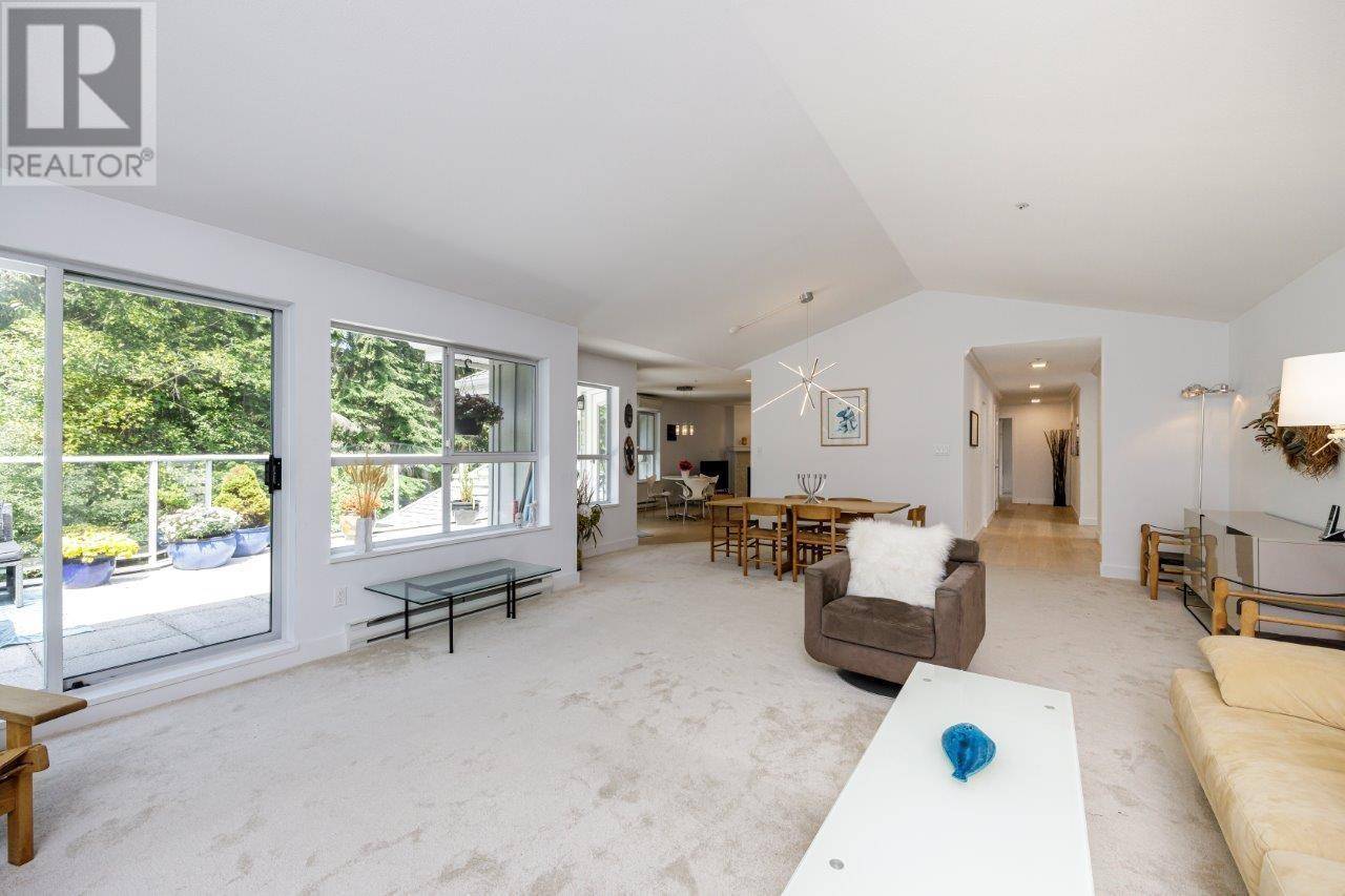 North Vancouver, BC V7H3A3,1283 PARKGATE AVE #401