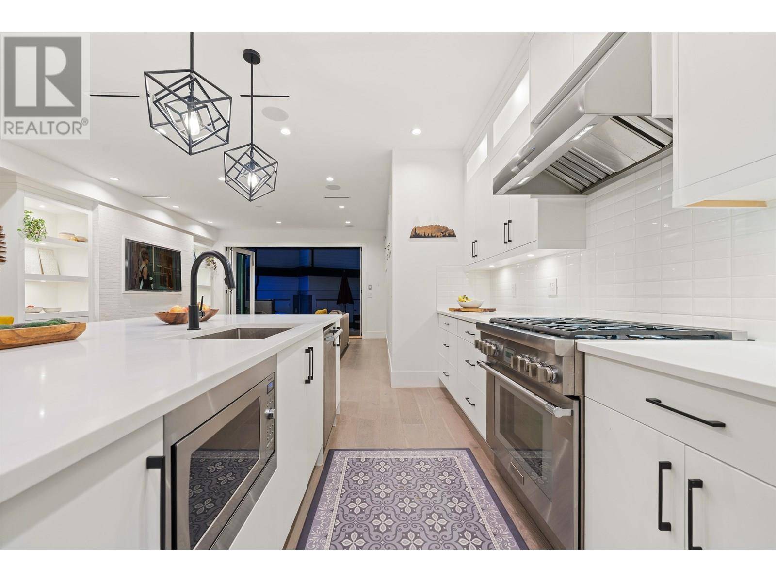 North Vancouver, BC V7L1V7,336 E KEITH ROAD