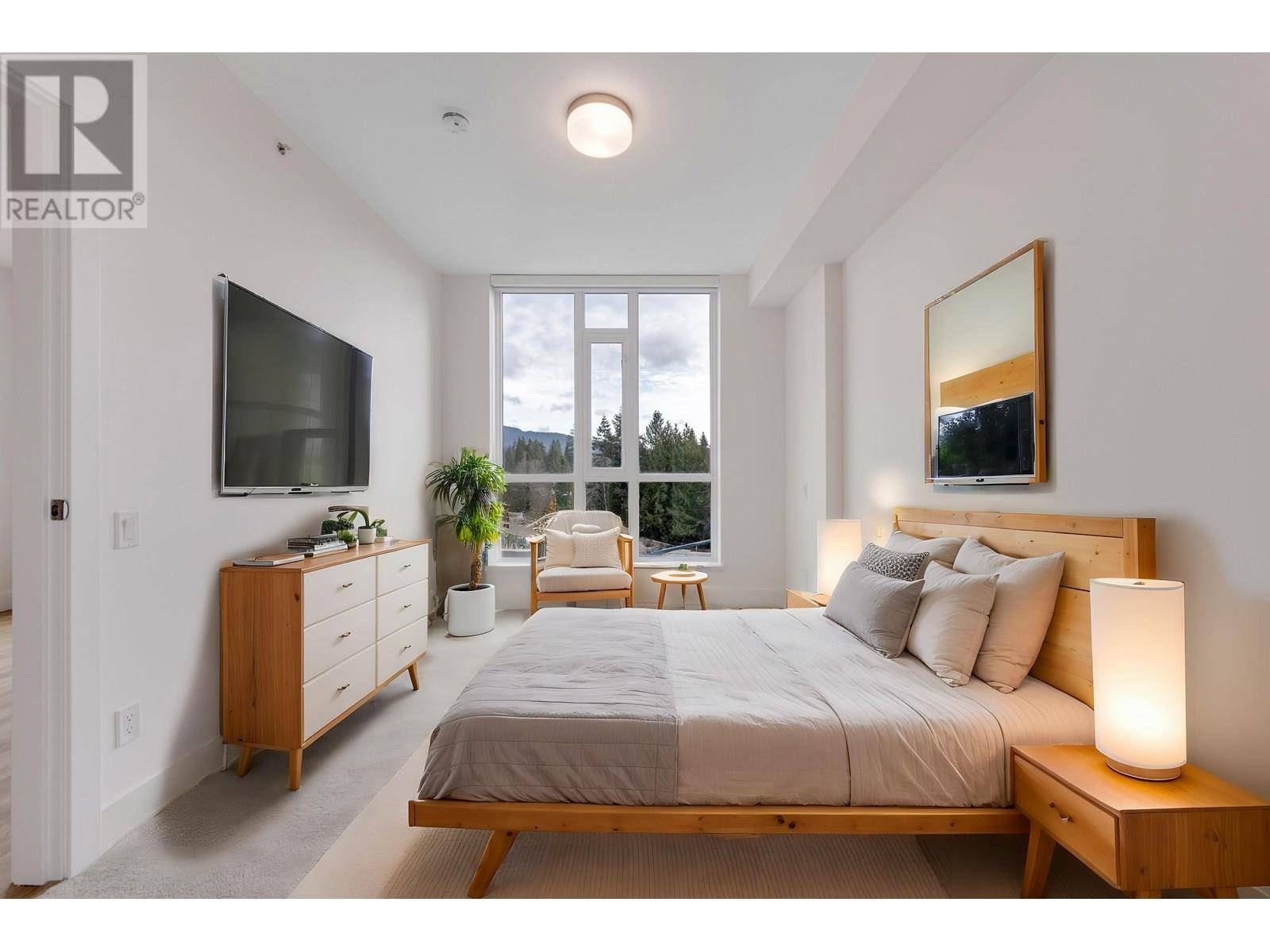 North Vancouver, BC V7J0E8,2325 EMERY CT #407