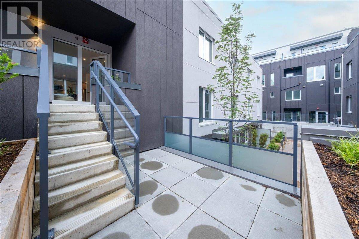Vancouver, BC V5N1B6,2075 East 1ST AVE #205