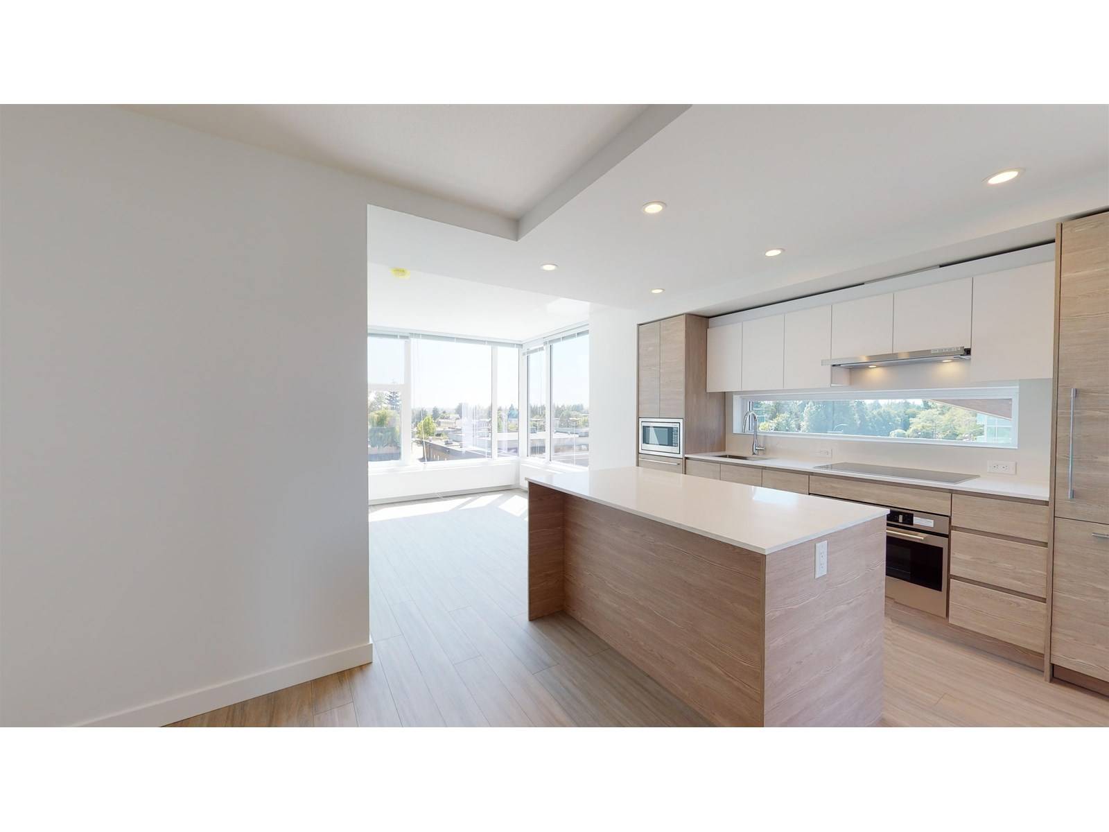 Surrey, BC V3T0P8,13655 FRASER #303