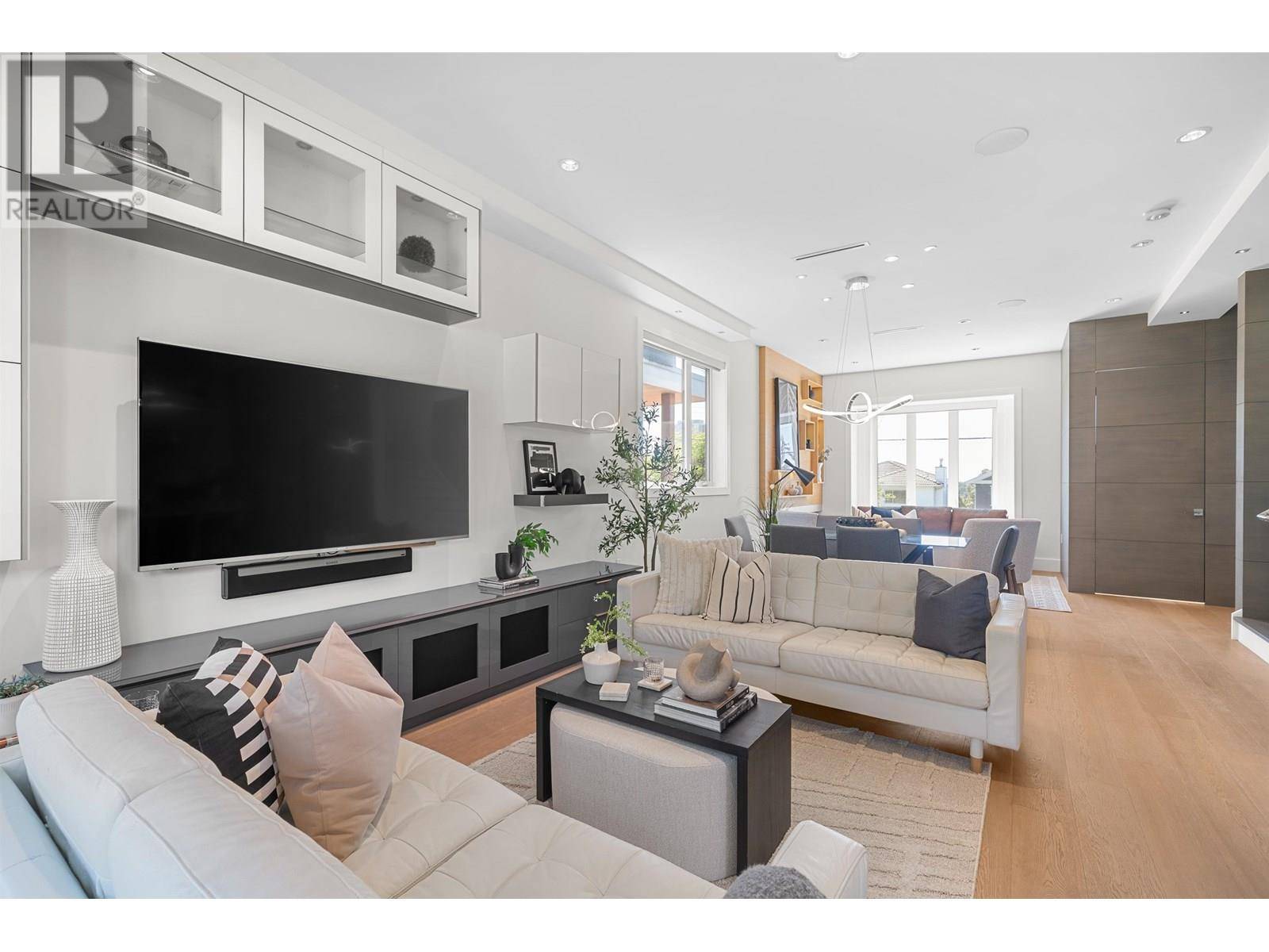 Vancouver, BC V5X2G3,589 E 62ND AVENUE