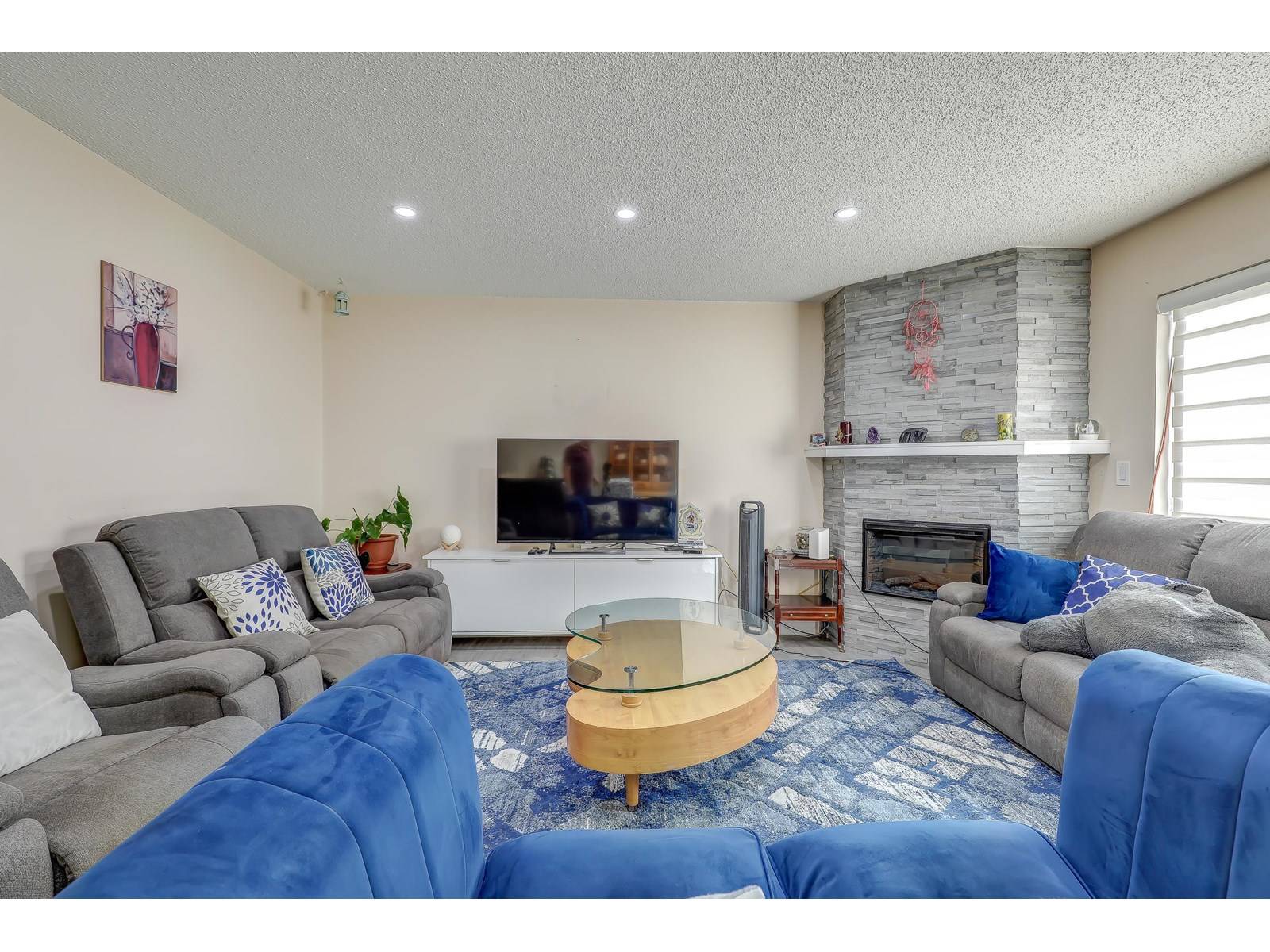 Surrey, BC V3W7Z6,7119 133 #104