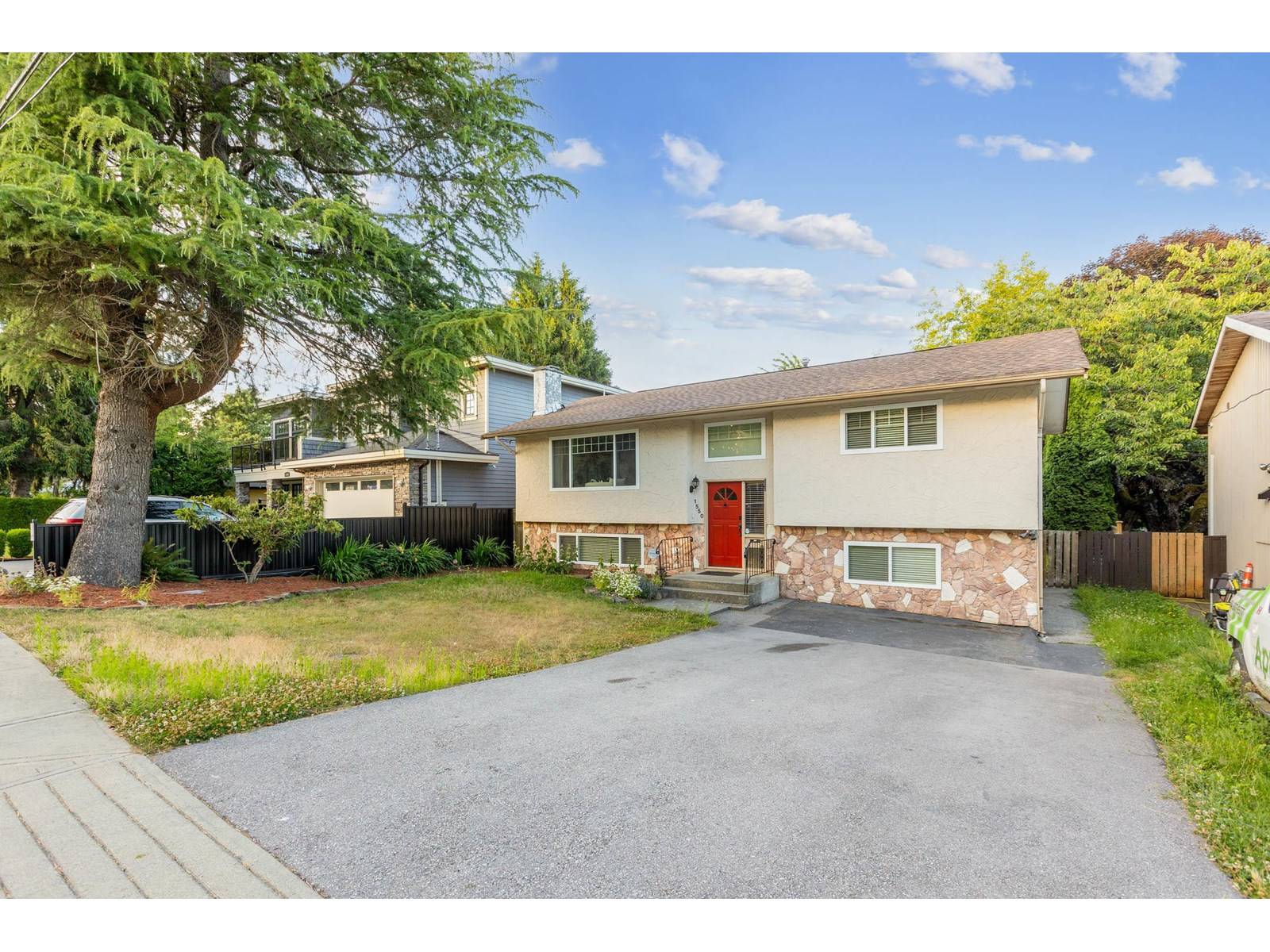 White Rock, BC V4B4V2,1550 KENT STREET