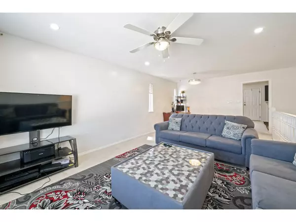 Abbotsford, BC V2T5R1,3184 SISKIN COURT