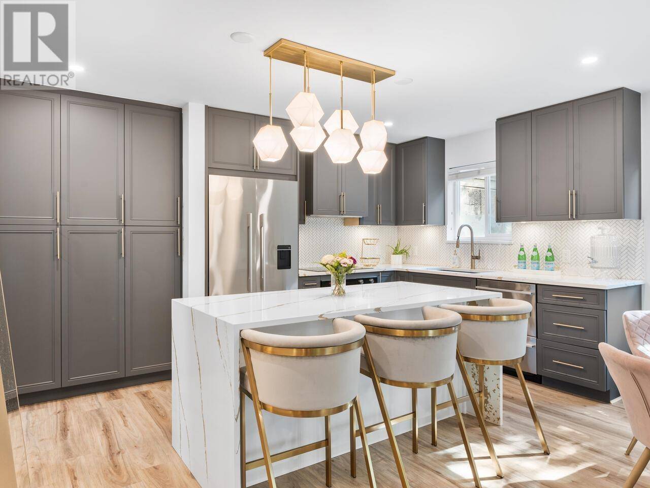 848 West 16TH ST #6, North Vancouver, BC V7P1R3