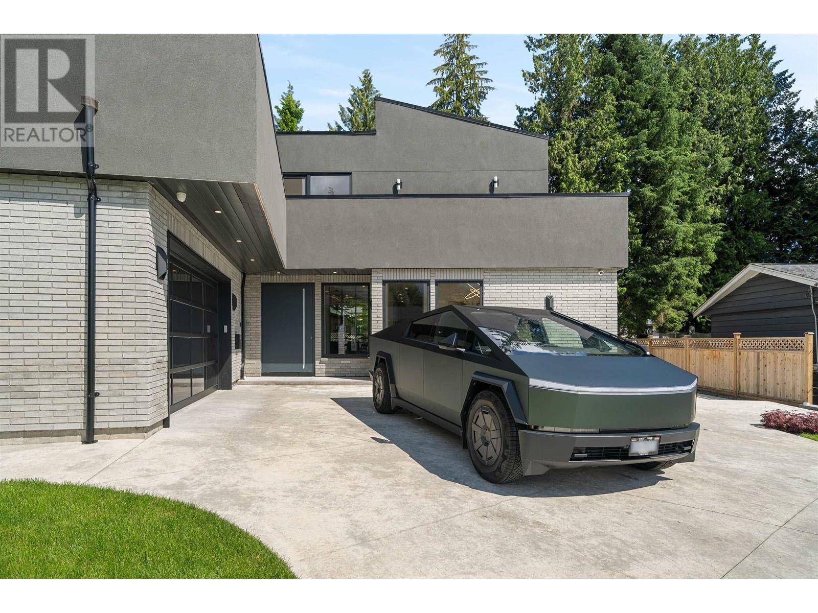 Coquitlam, BC V3J3K7,687 POPLAR STREET