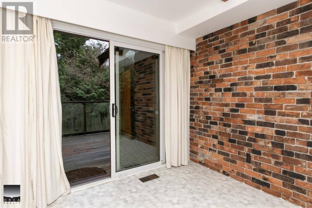 West Vancouver, BC V7V3H5,3904 WESTRIDGE AVENUE