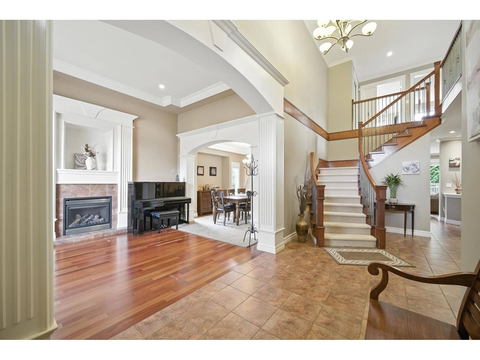 Surrey, BC V4N1V8,16776 BEECHWOOD COURT