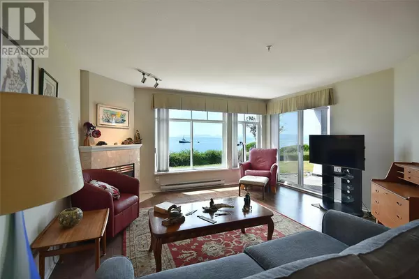 Sechelt, BC V7Z0H4,5470 INLET AVE #104