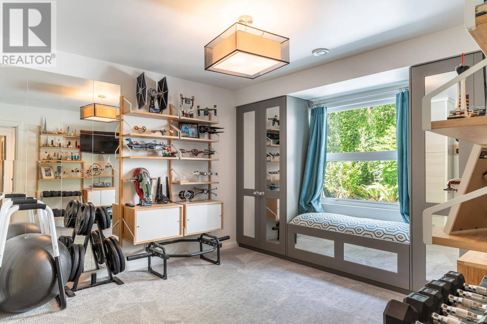 West Vancouver, BC V7W2M9,4965 KEITH ROAD