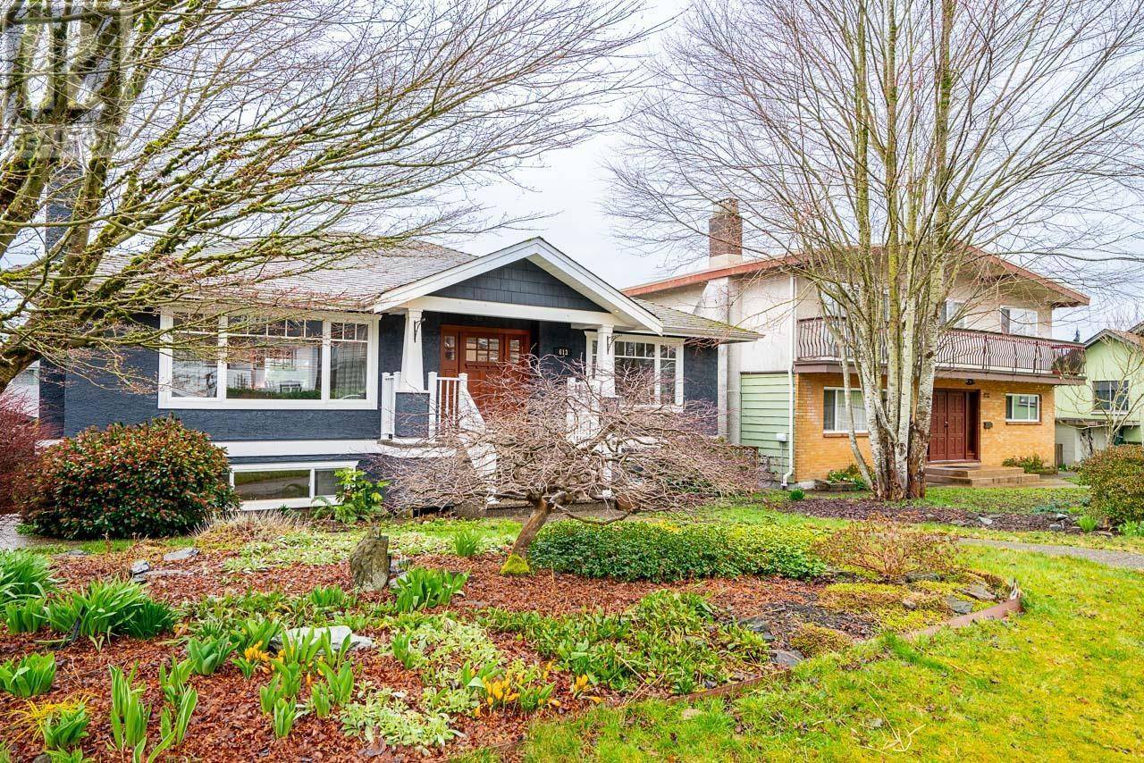 North Vancouver, BC V7L1S5,613 E 7TH STREET