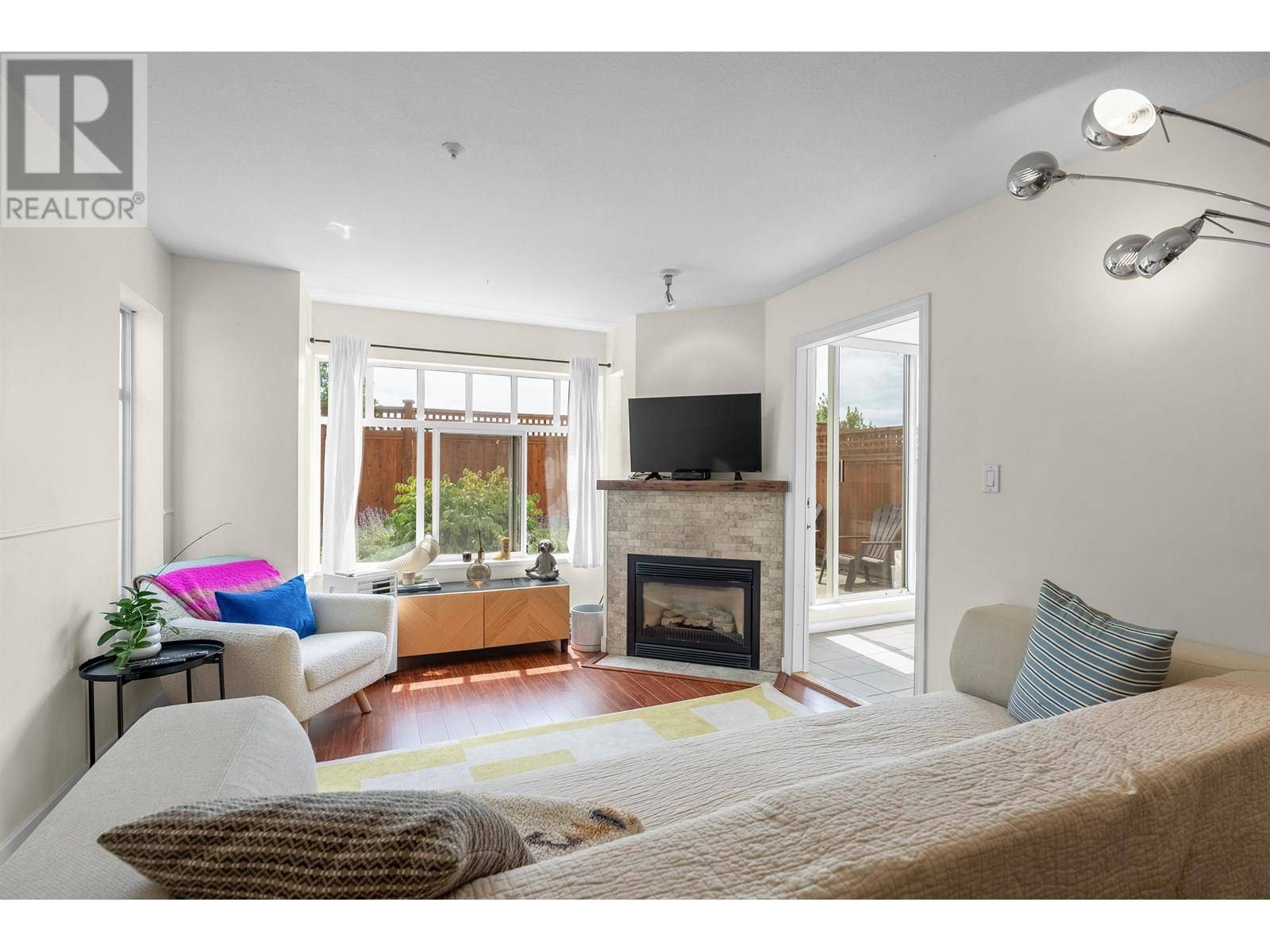 North Vancouver, BC V7H3A1,630 ROCHE POINT DR #115