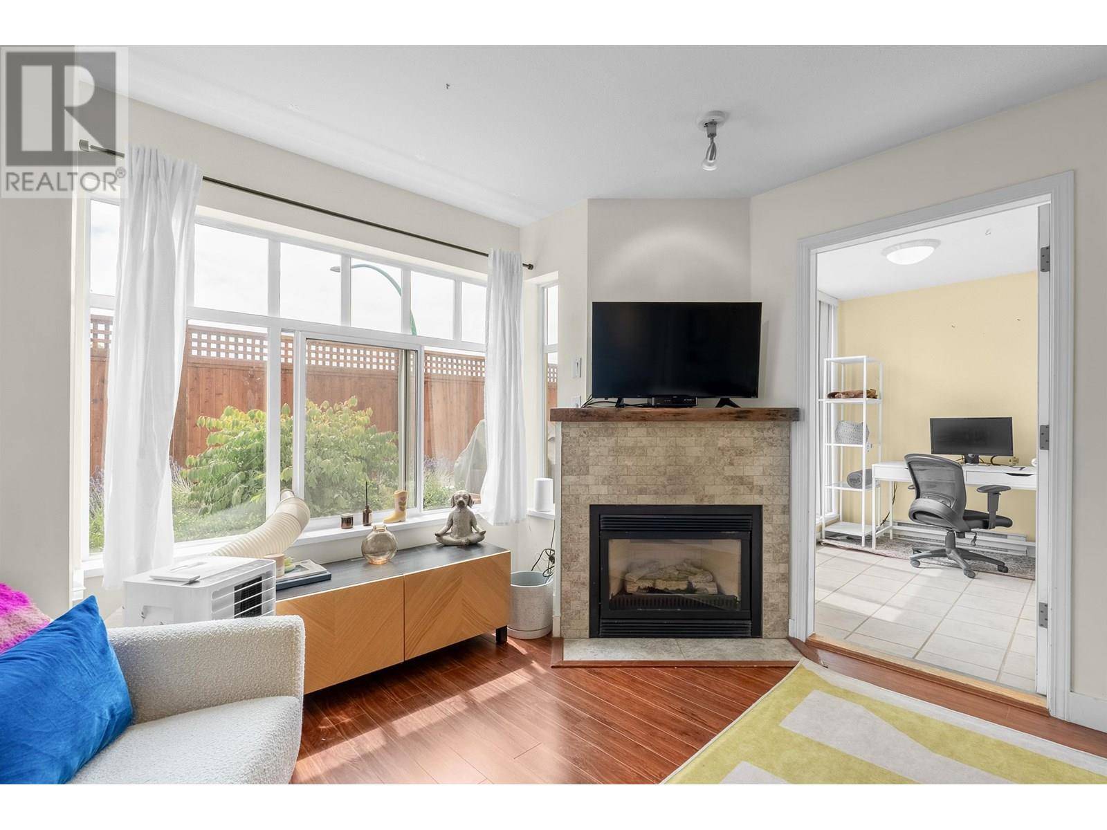 North Vancouver, BC V7H3A1,630 ROCHE POINT DR #115