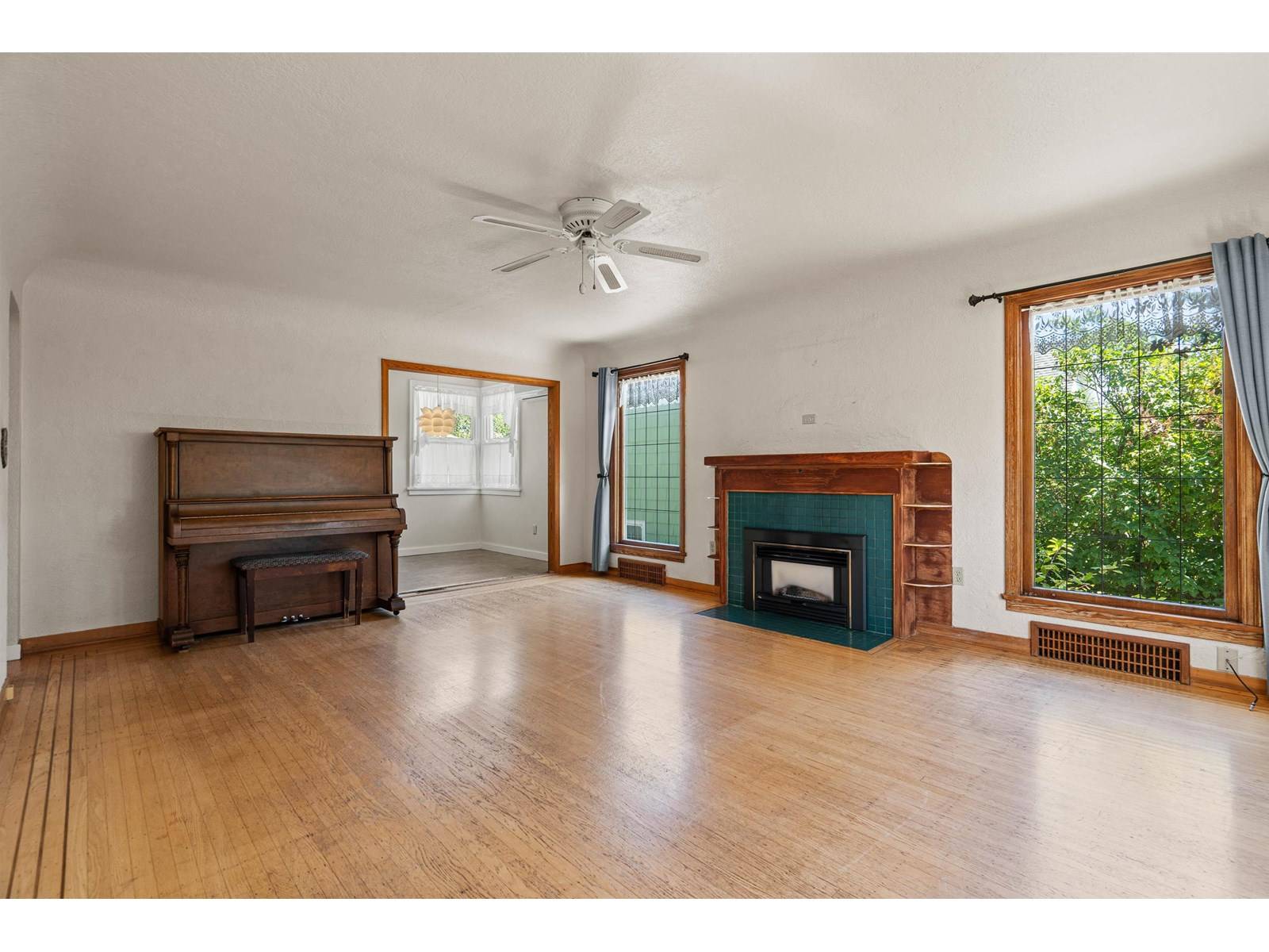 Mission, BC V2V1S2,32921 4 AVENUE