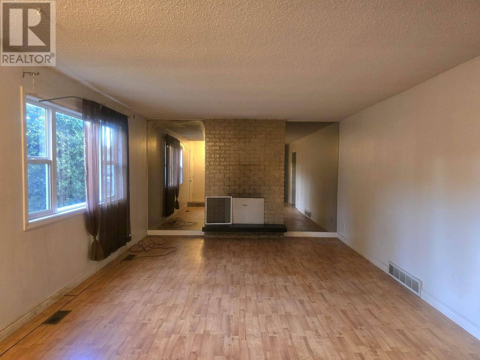 Prince George, BC V2N3H4,7790 QUEENS CRESCENT