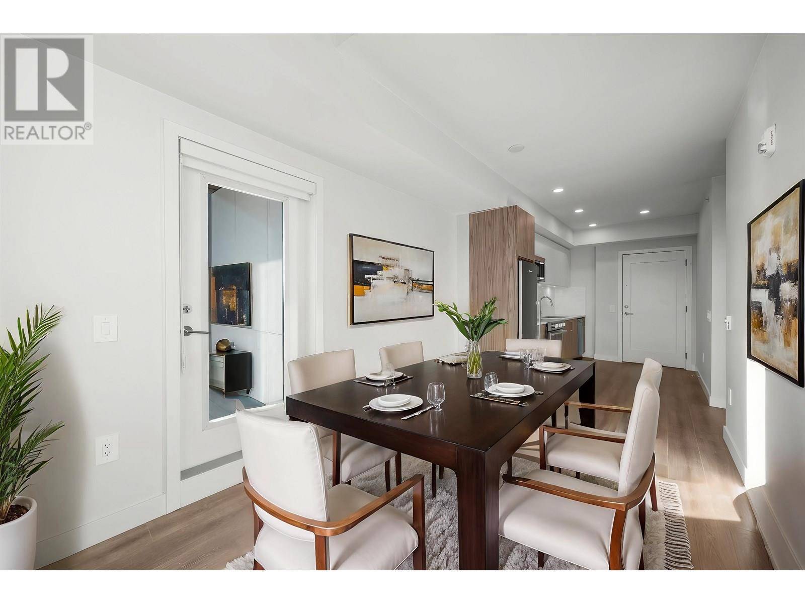 Burnaby, BC V5B1R2,5535 HASTINGS ST #405