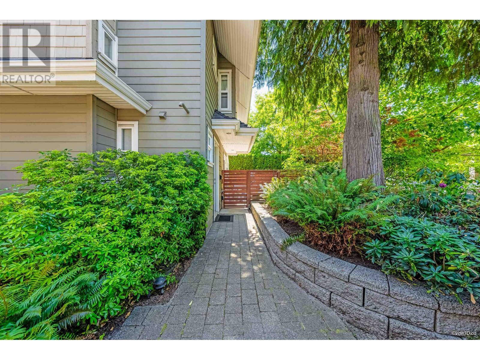 North Vancouver, BC V7L3L6,1626 ST. ANDREWS AVENUE