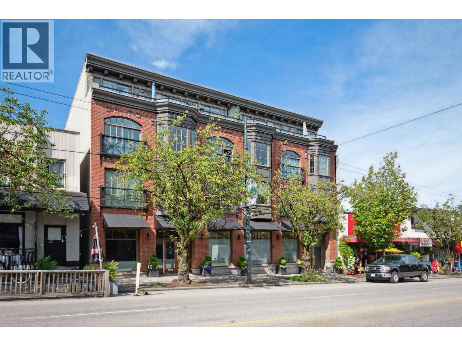 Vancouver, BC V6R2H8,4463 West 10TH AVE #306