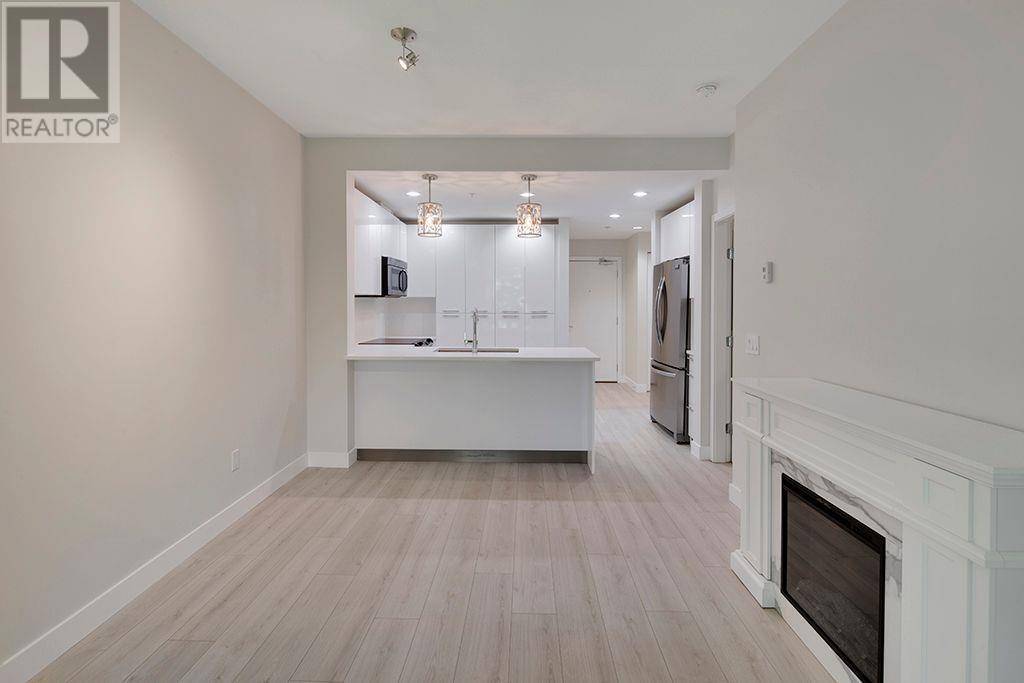 North Vancouver, BC V7M0C8,733 West 3RD ST #404