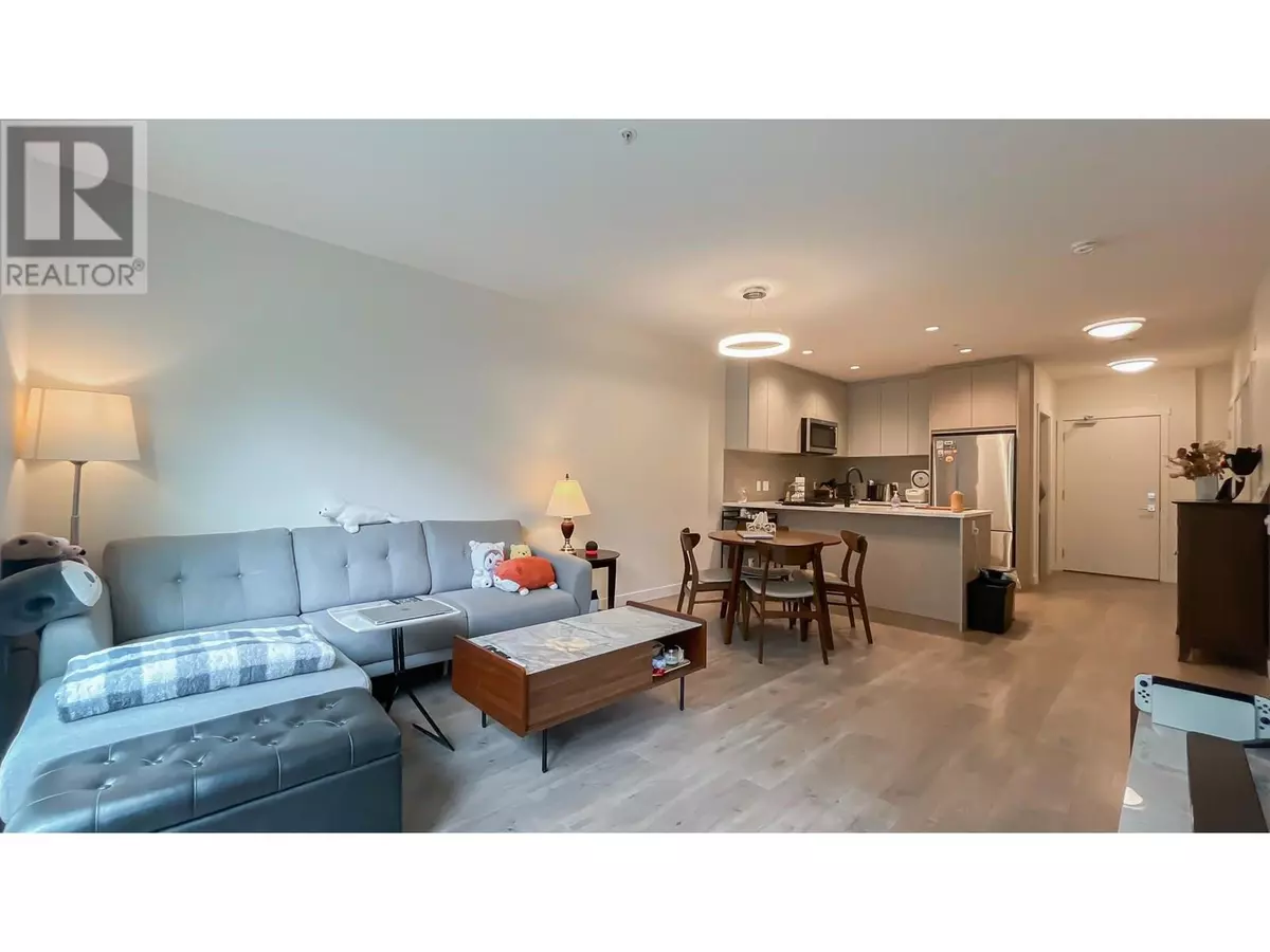 Coquitlam, BC V3J0J5,707 COMO LAKE AVE #104