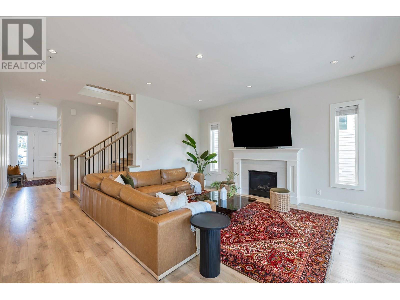 Maple Ridge, BC V2W1H5,11158 243B STREET