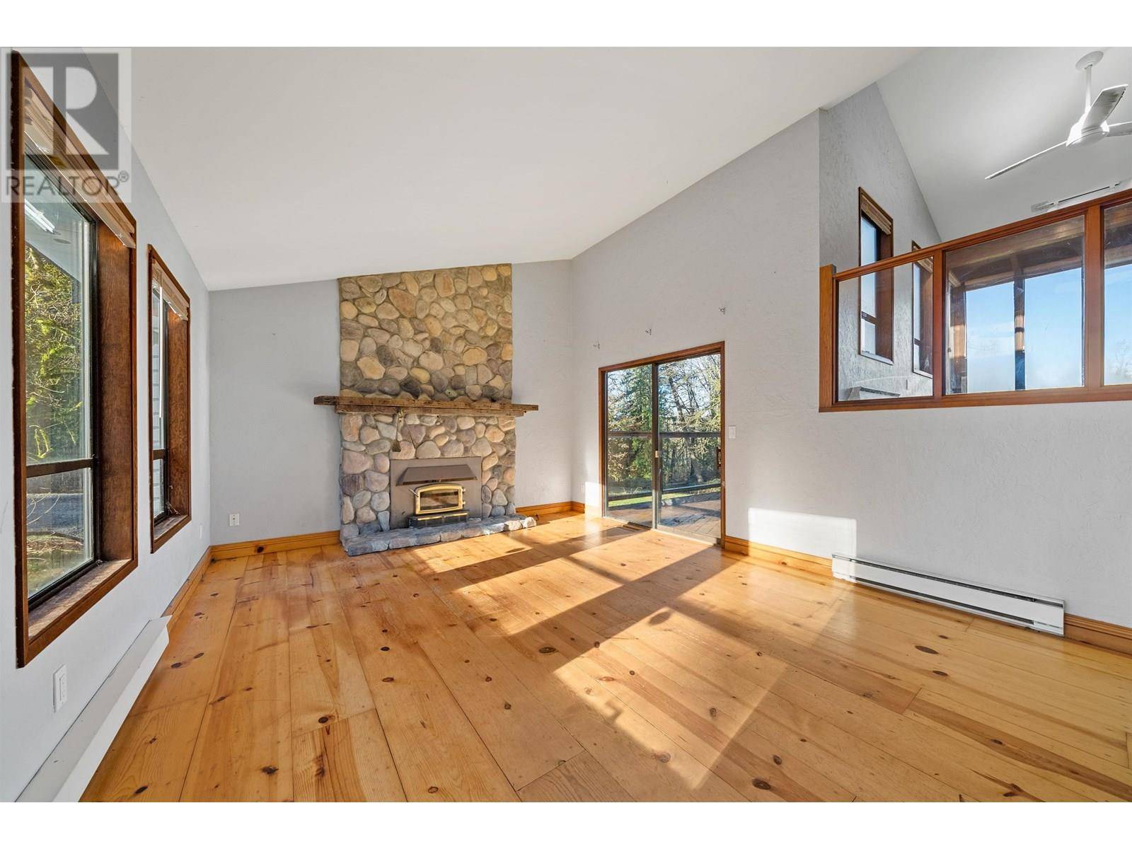 Maple Ridge, BC V2W1G9,25443 BOSONWORTH AVENUE