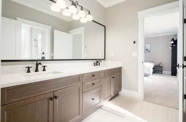 Langley, BC V2Z2W3,22801 8 AVENUE
