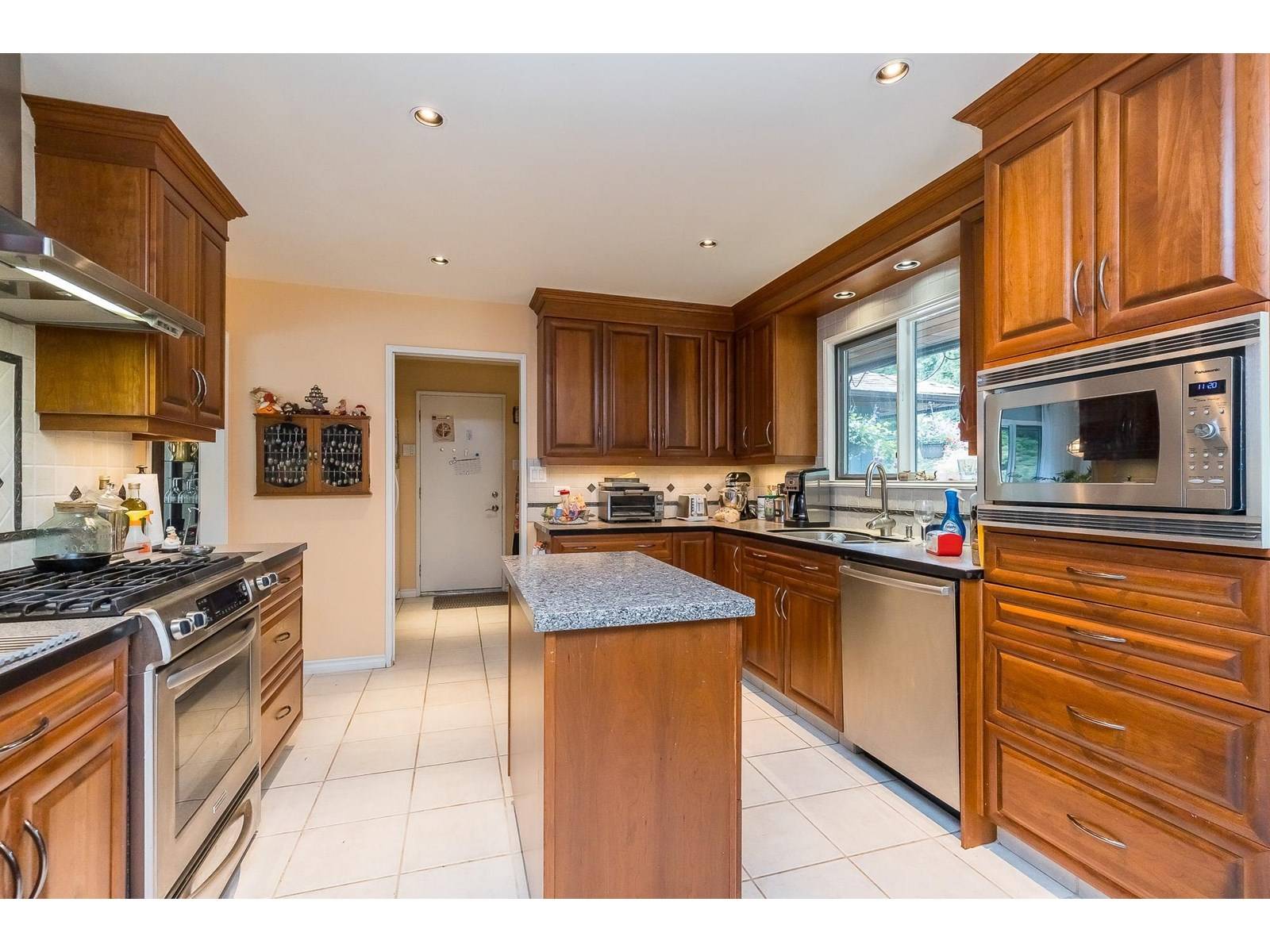 Langley, BC V2Z1X3,20244 27 AVENUE