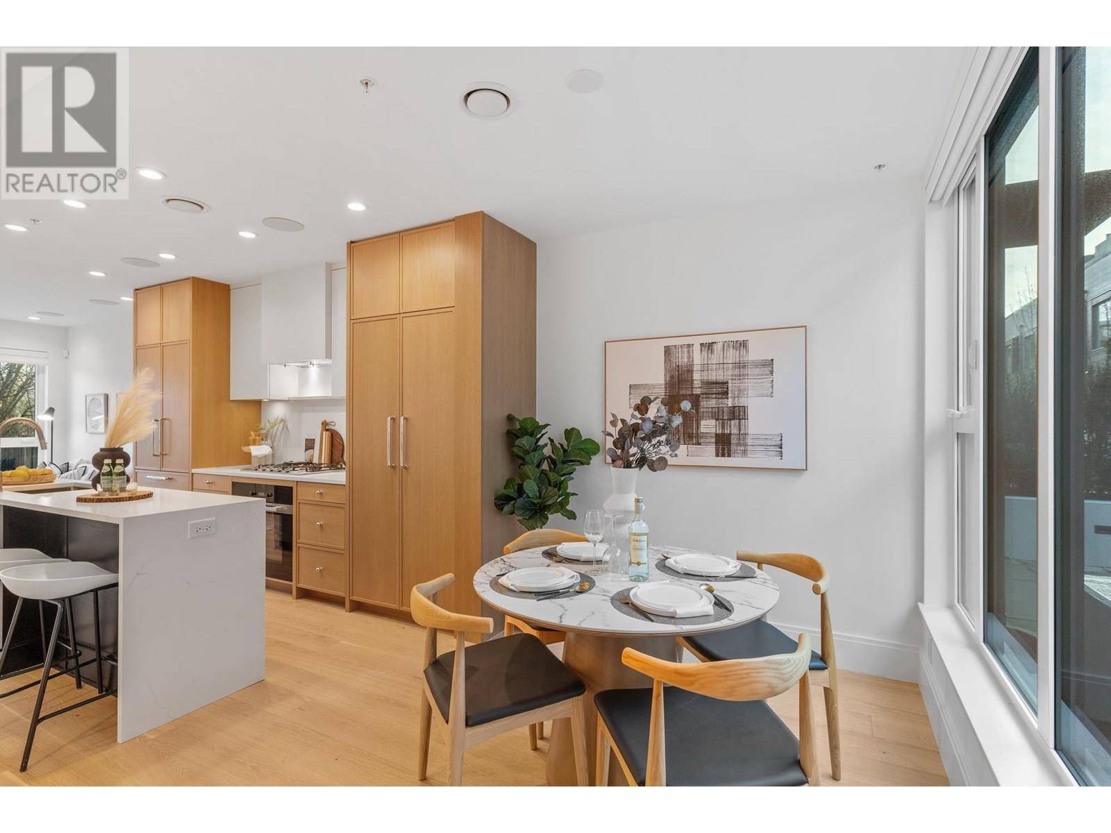Vancouver, BC V5Z2E4,577 W 26TH AVENUE