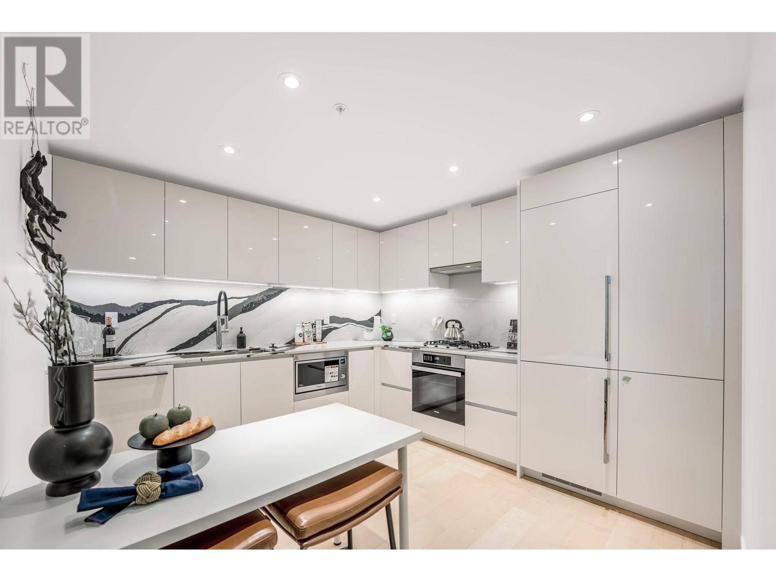 North Vancouver, BC V7L0J8,135 East 13TH ST #515