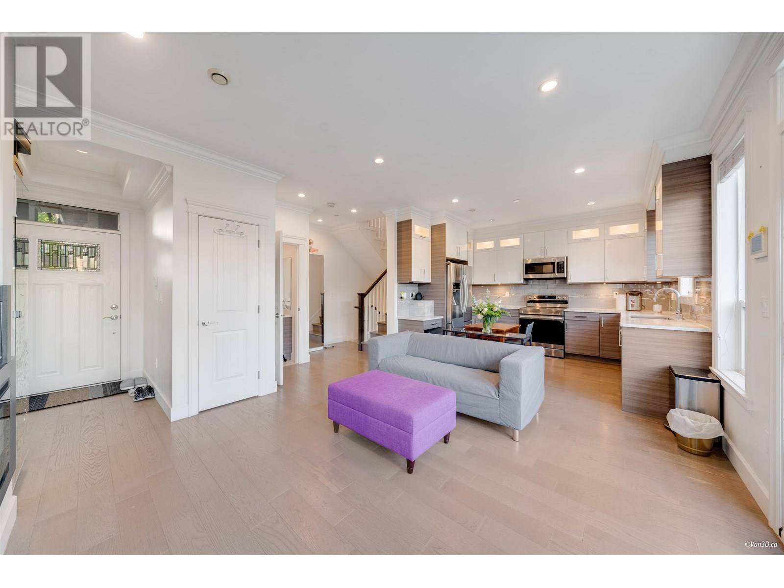 Vancouver, BC V5R3M2,5319 CHAMBERS STREET
