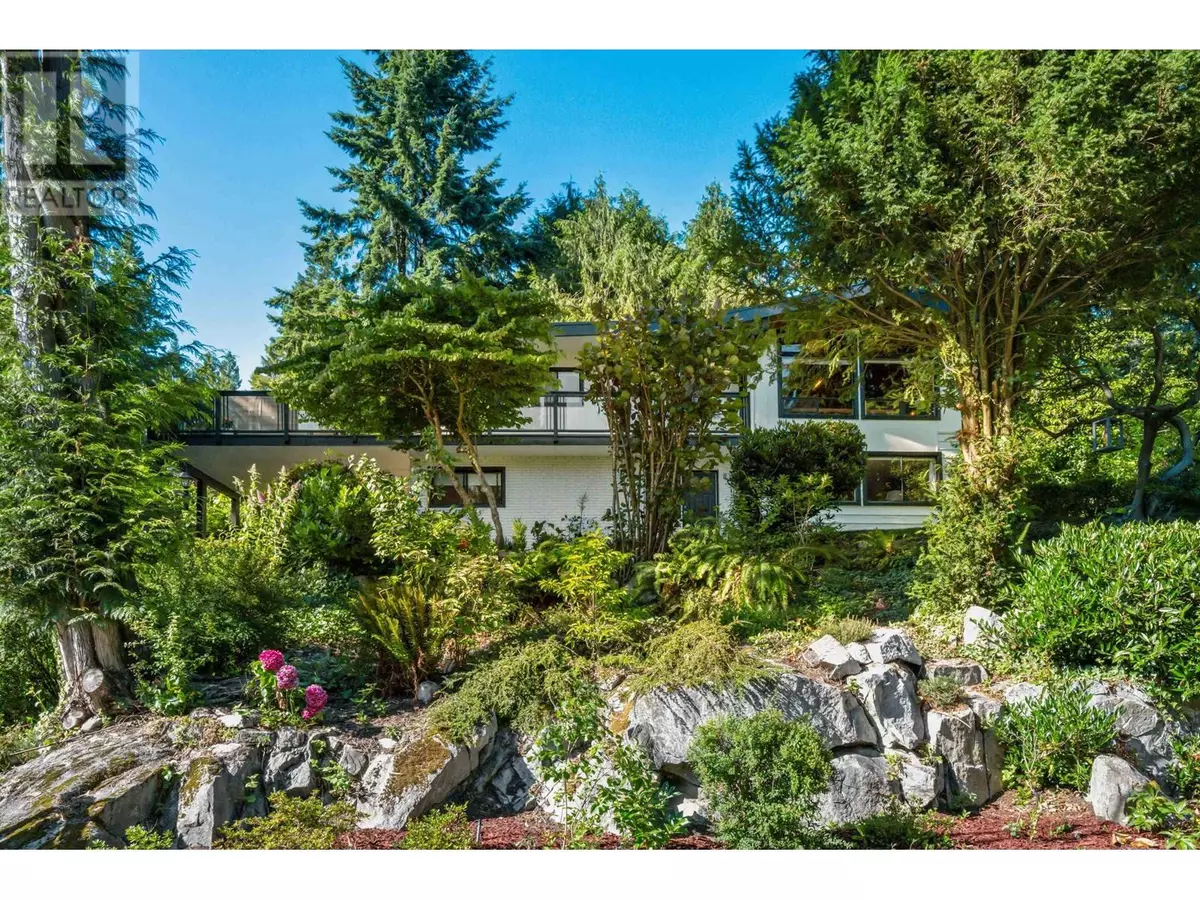 West Vancouver, BC V7V3J7,4007 BAYRIDGE AVENUE