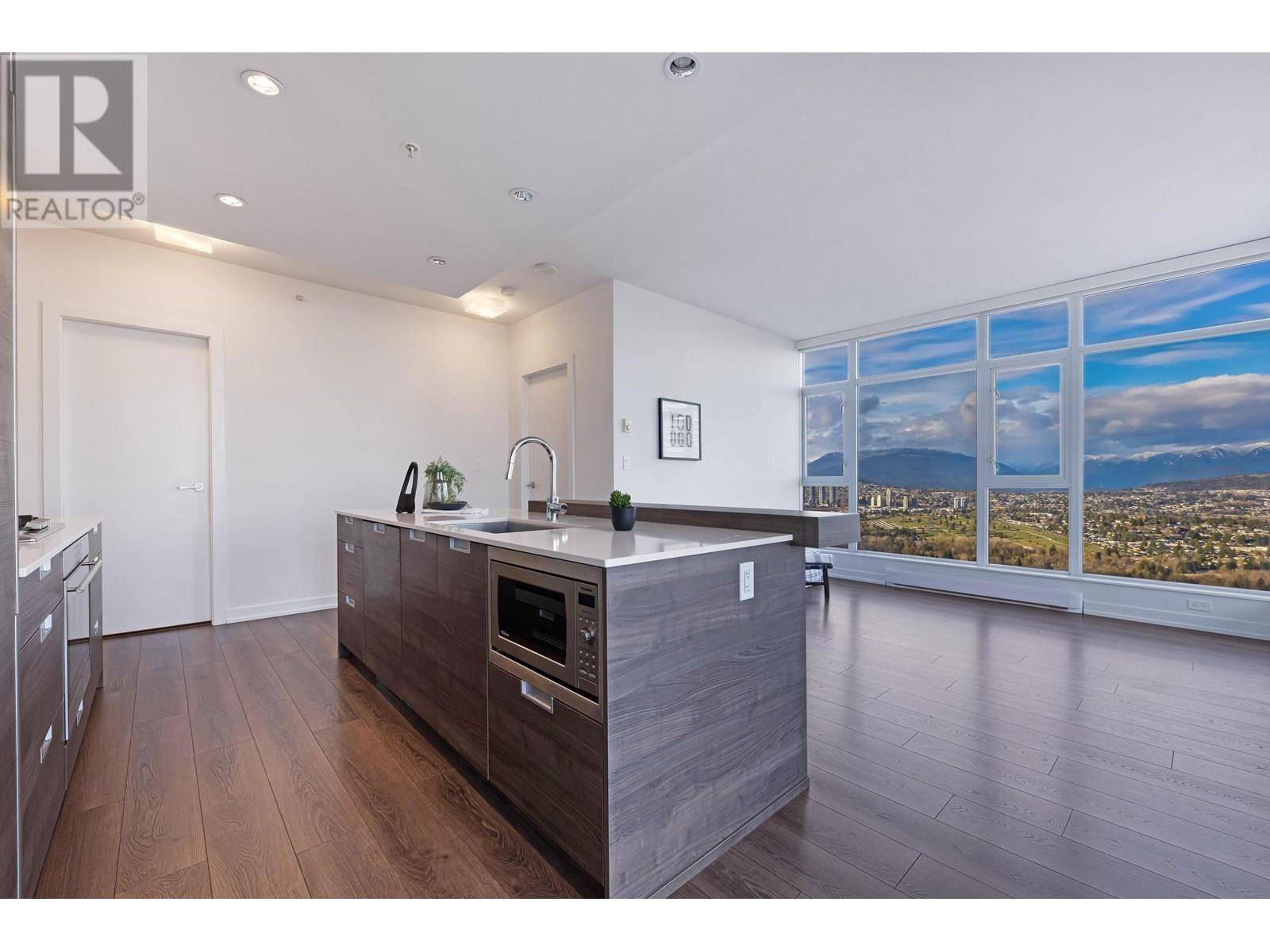 Burnaby, BC V5H0E9,4688 KINGSWAY WAY #3007