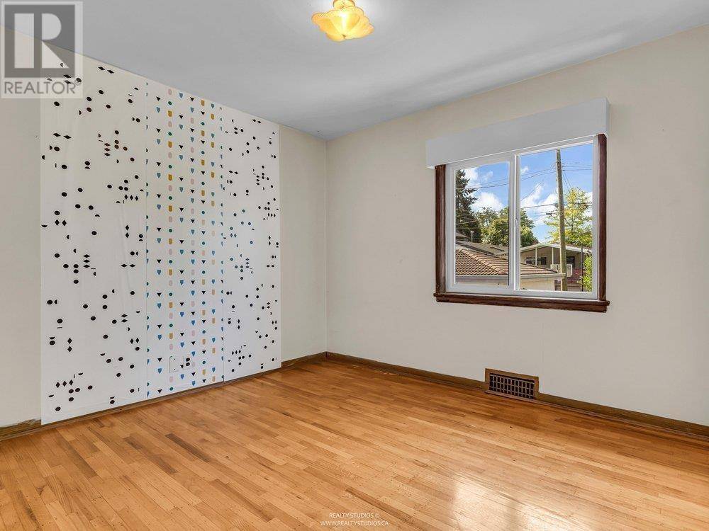 Vancouver, BC V5W1Z9,420 E 46TH AVENUE