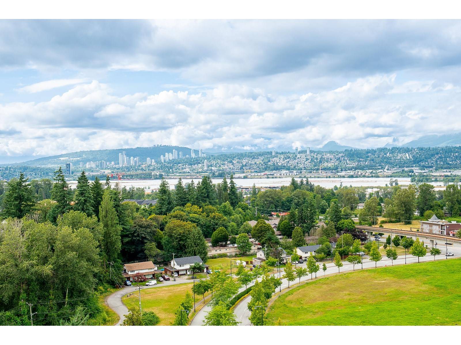 10899 UNIVERSITY #1704, Surrey, BC V3T5V2