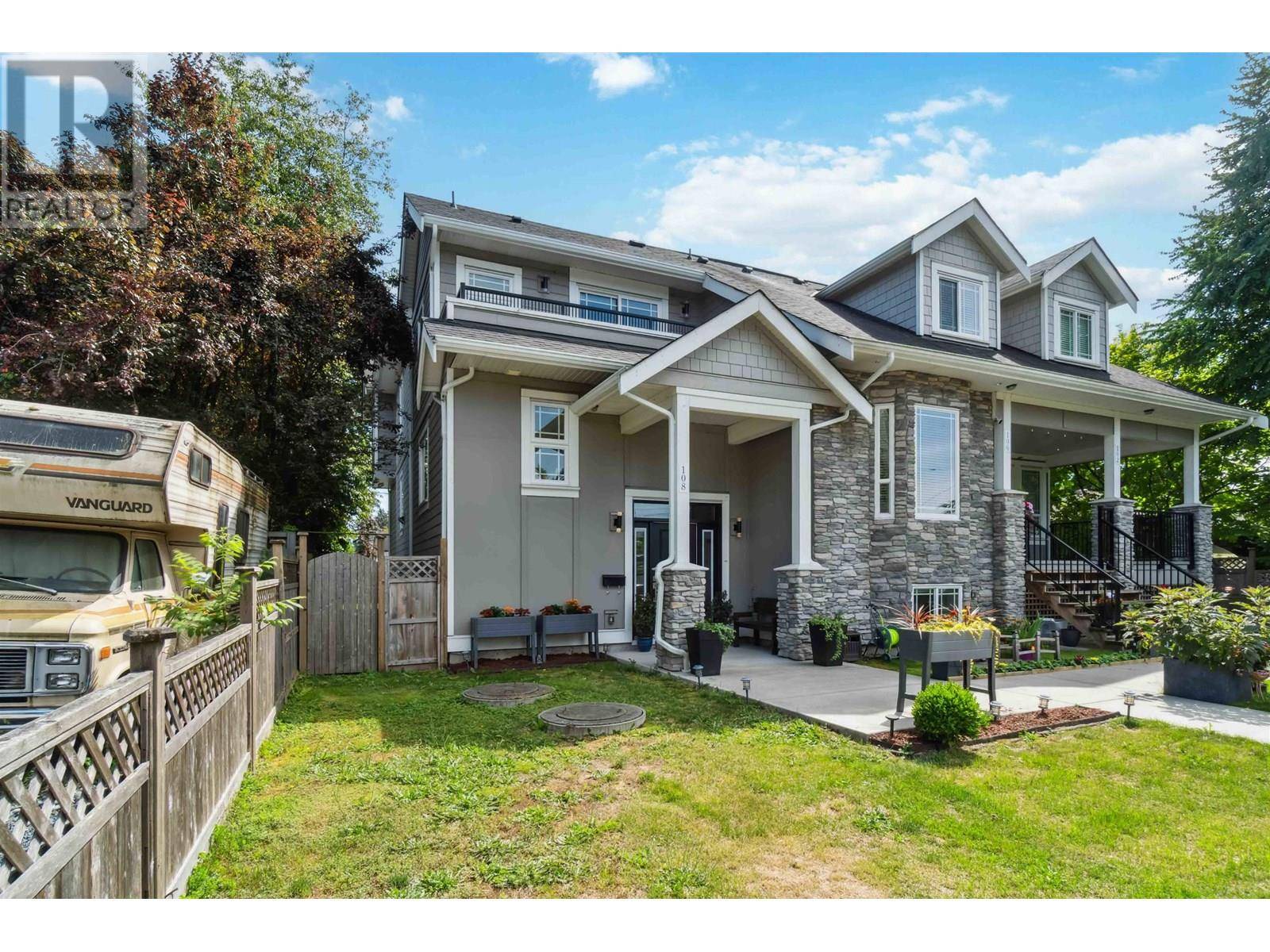 Maple Ridge, BC V2X2Y4,22032 119 AVE #108