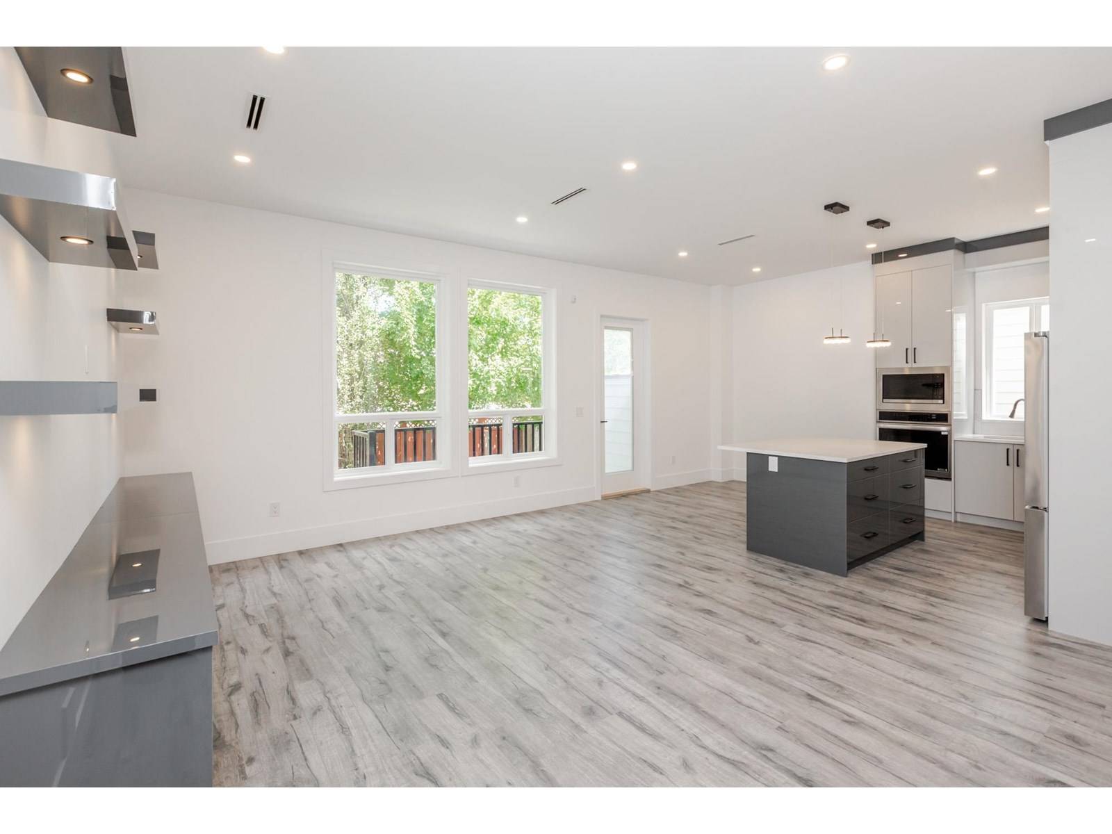 Delta, BC V4C2V7,11729 85A AVENUE