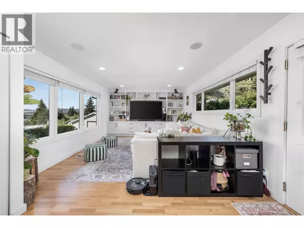 Coquitlam, BC V3K1X4,1706 GLENDALE AVENUE