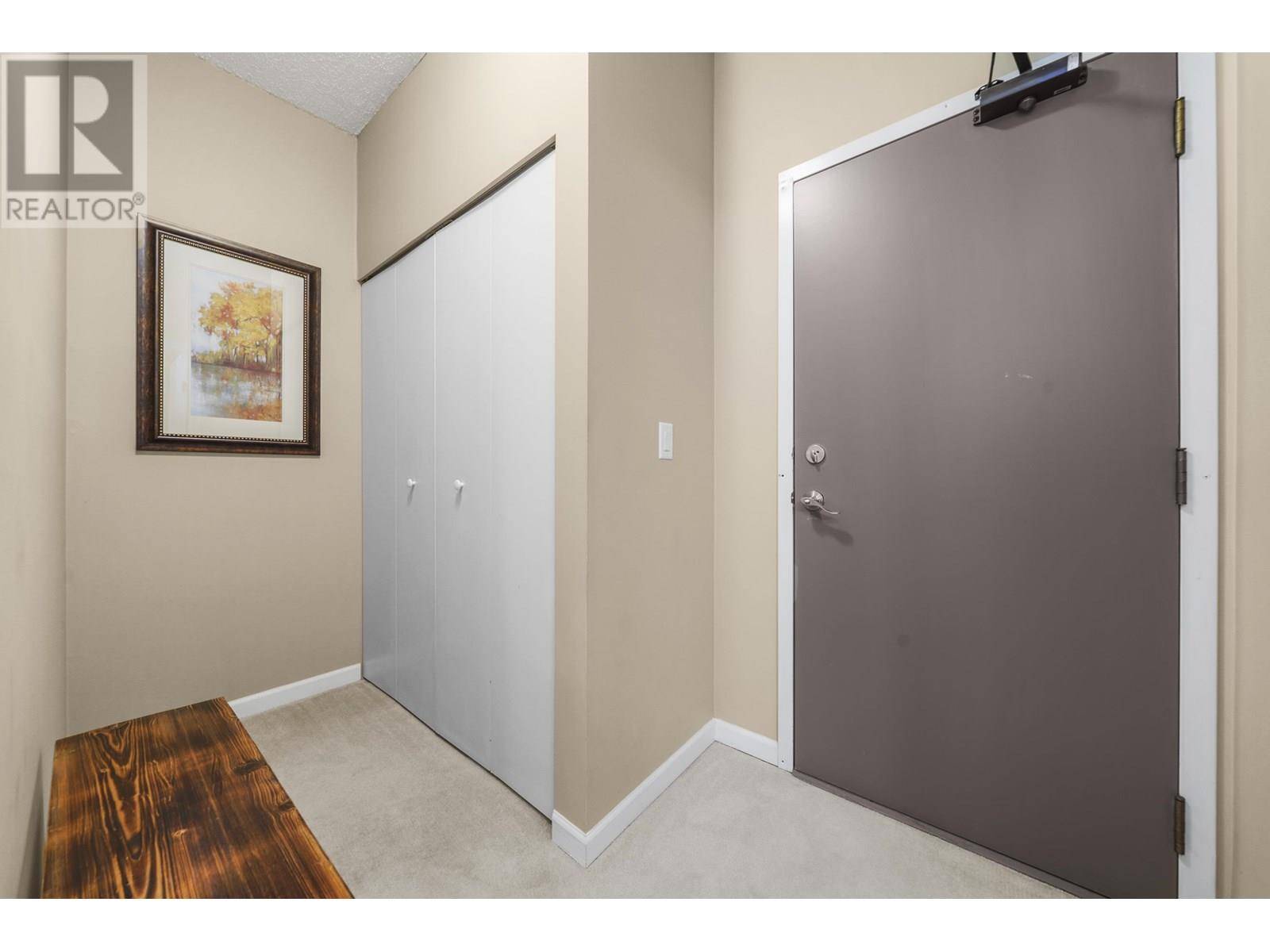 North Vancouver, BC V7P1R2,827 West 16 ST #302