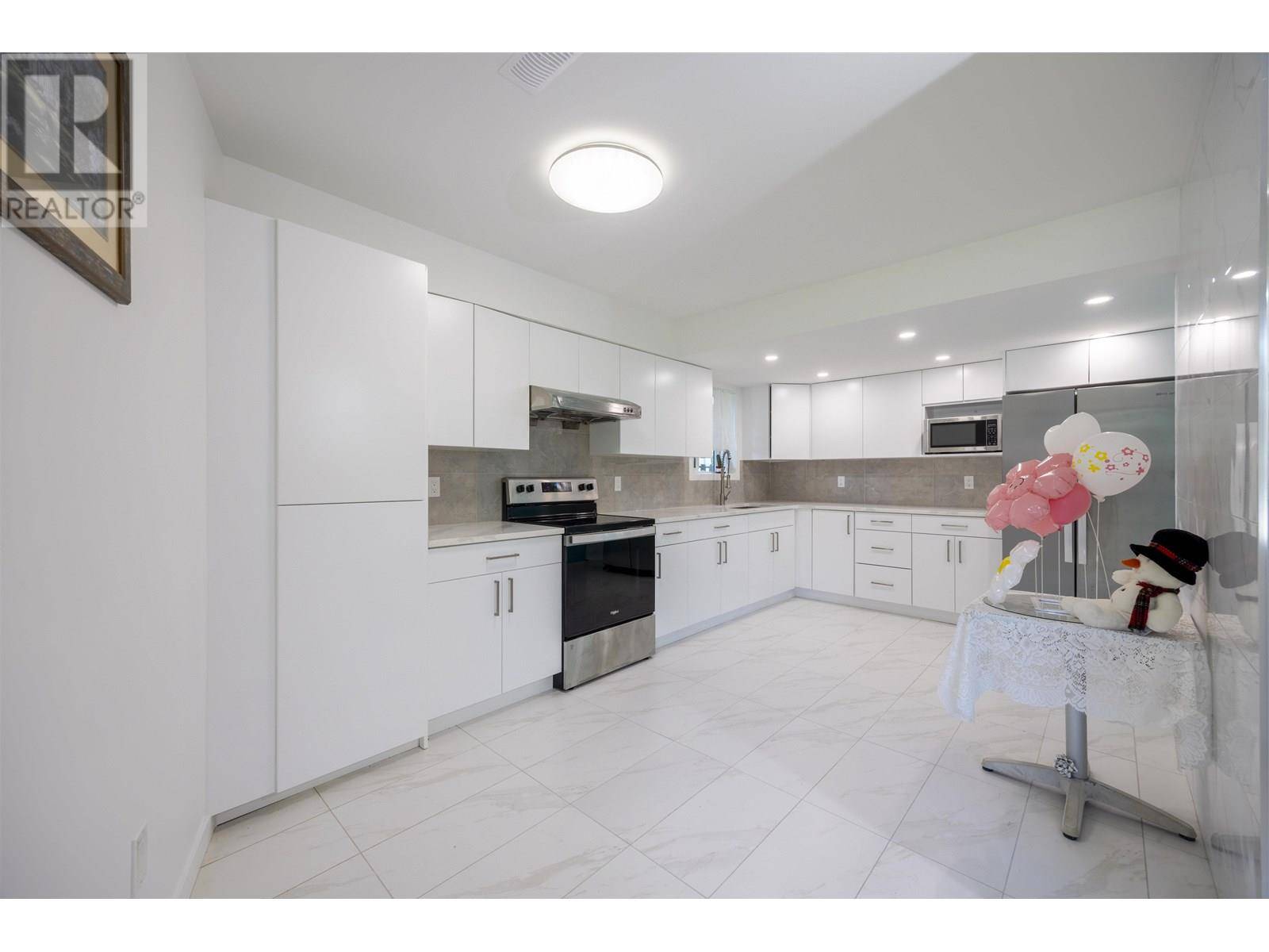 Coquitlam, BC V3J6H6,528 ASCOT STREET