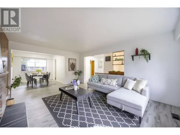 Coquitlam, BC V3K3M5,2418 WARRENTON AVENUE