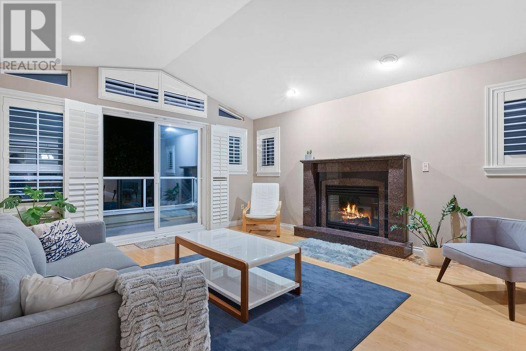 West Vancouver, BC V7V1L5,2517 MARINE DRIVE